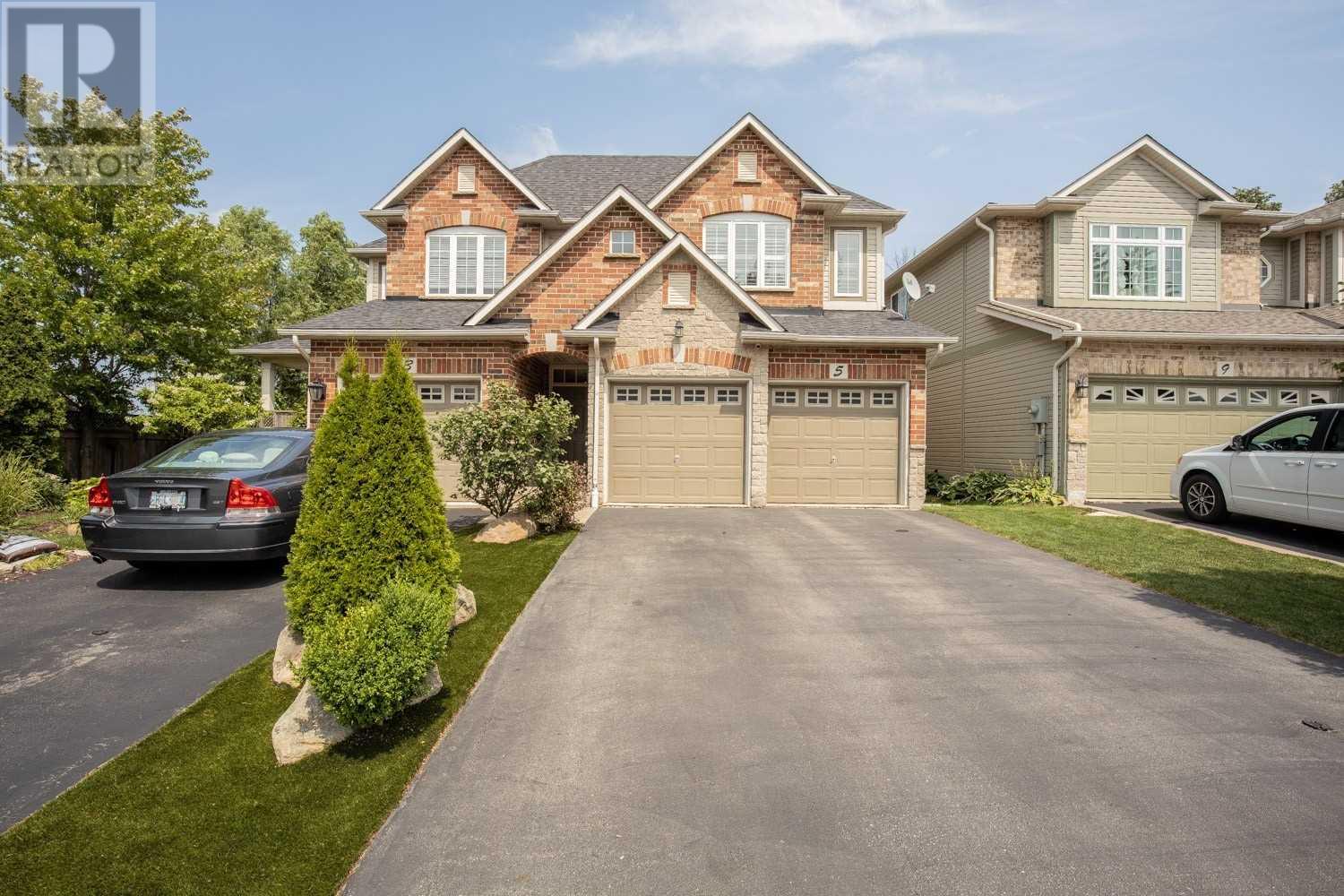 5 Sunnycroft Court, Hamilton, ON, L8B 0L3