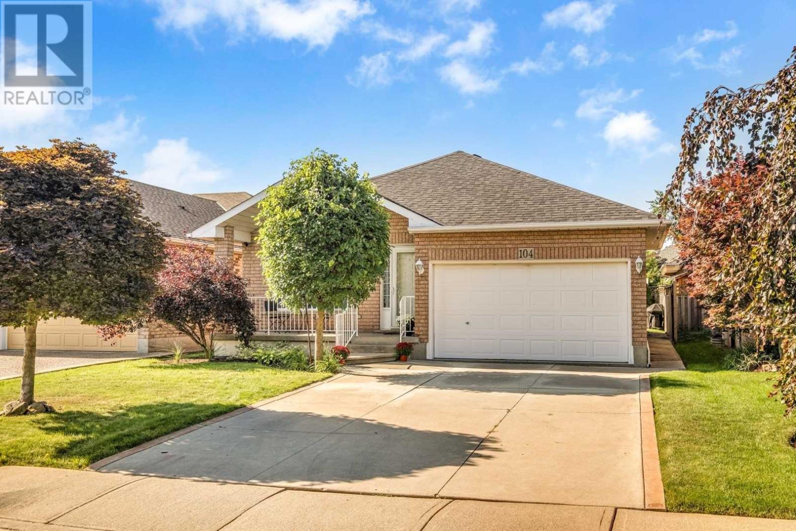 104 Gagliano Drive, Hamilton, ON, L8W 3J2