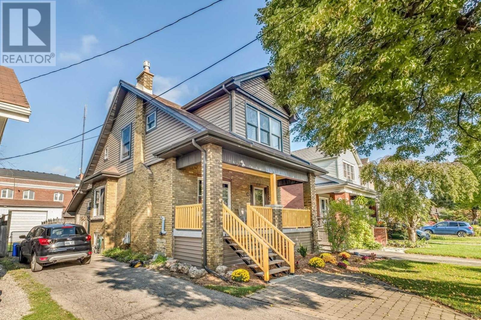 32 Cliff Avenue, Hamilton, ON, L8V 2R9