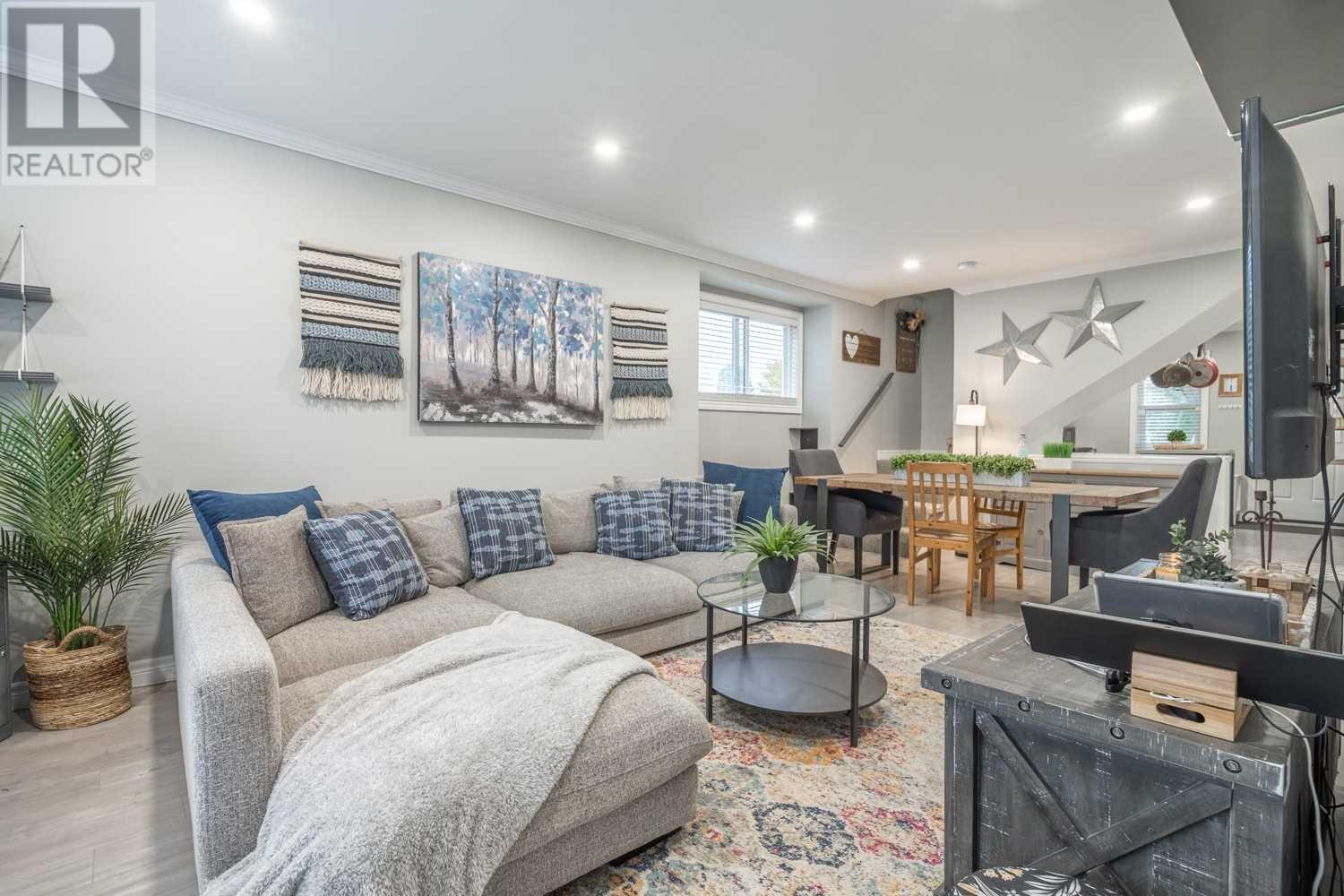62 Weir Street N, Hamilton, ON, L8H 5E6