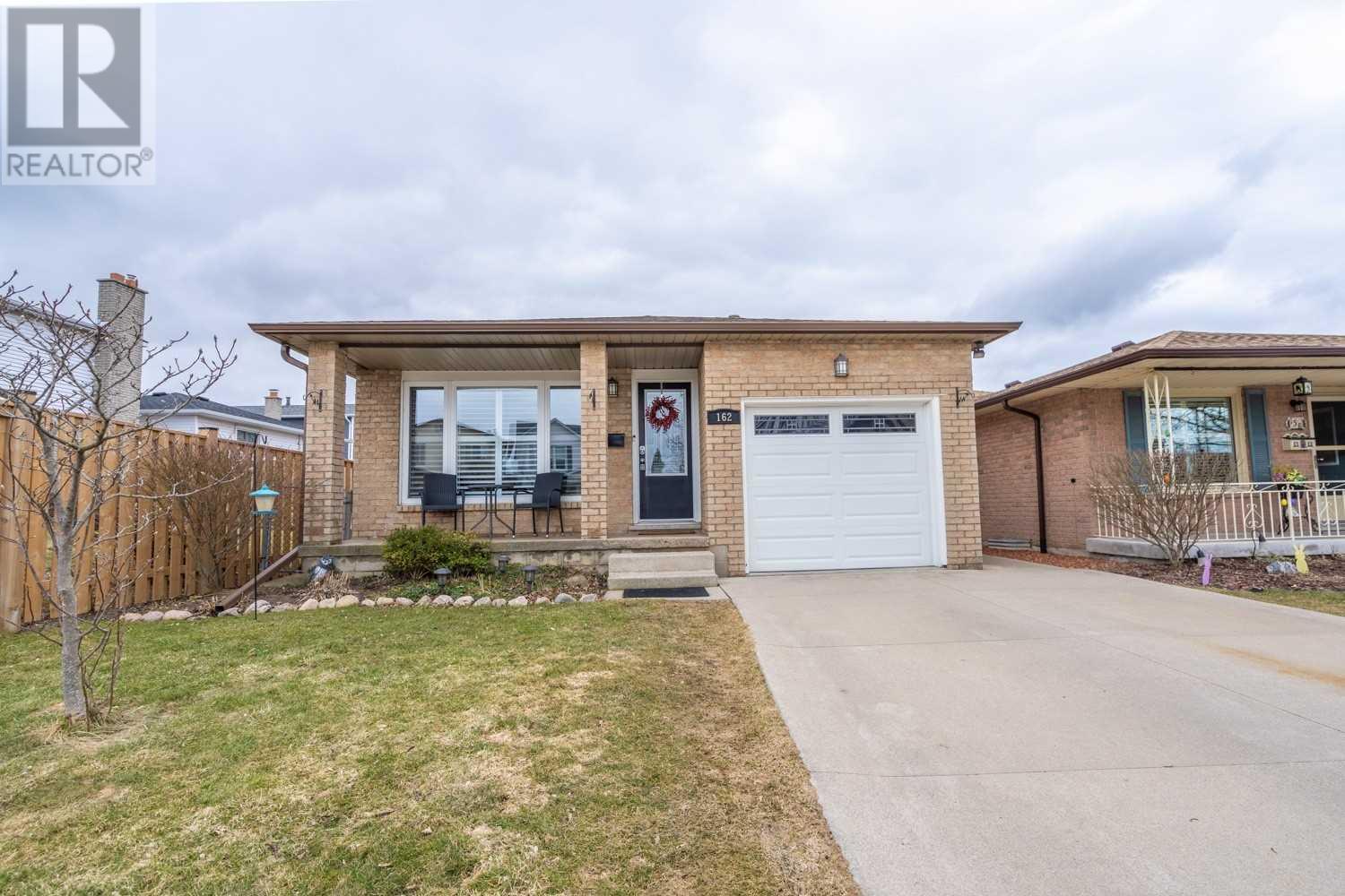 162 Napoli Court, Hamilton, ON, L9C 7A2