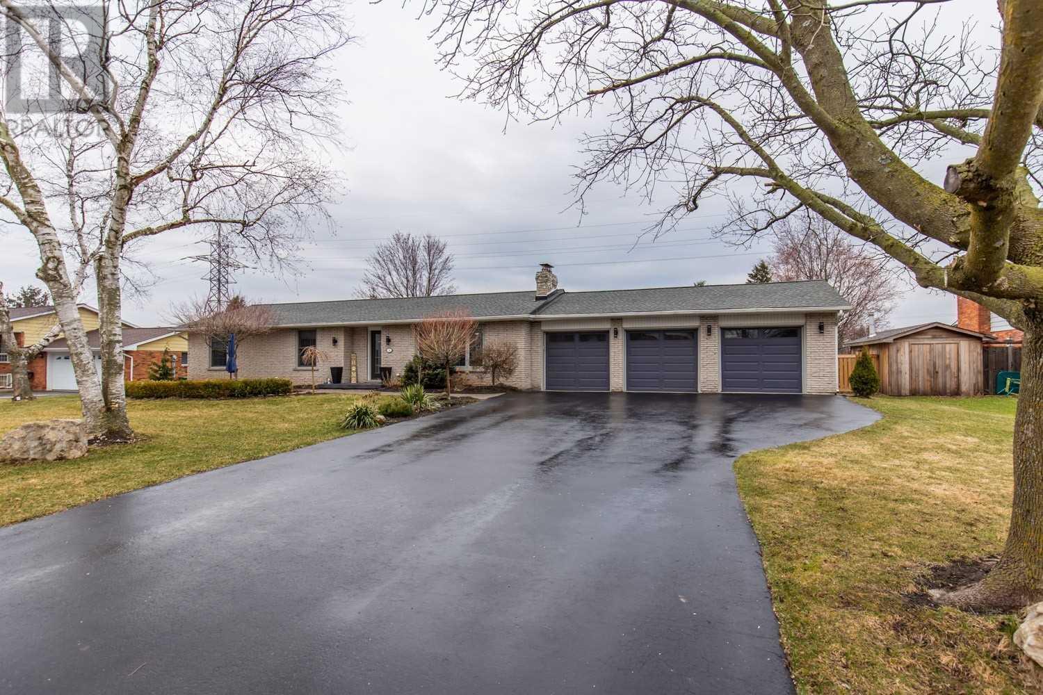 18 Fireside Drive, Hamilton, ON, L8N 2Z7