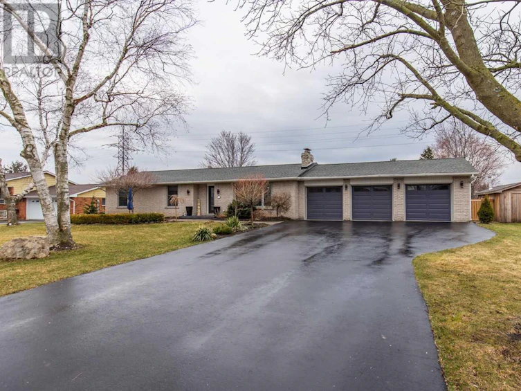 18 Fireside Drive, Hamilton, ON, L8N 2Z7