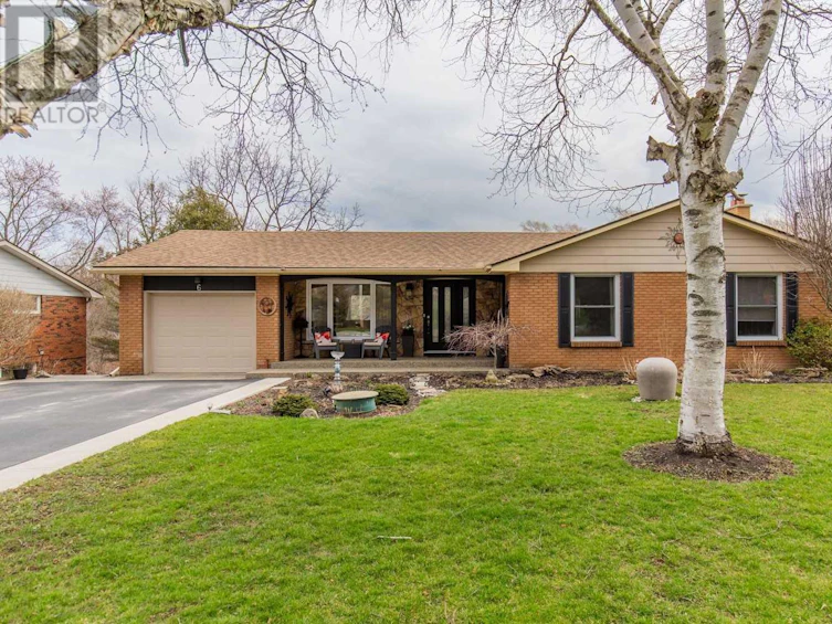 6 Valleydale Court, Hamilton, ON, L9H 4Z8