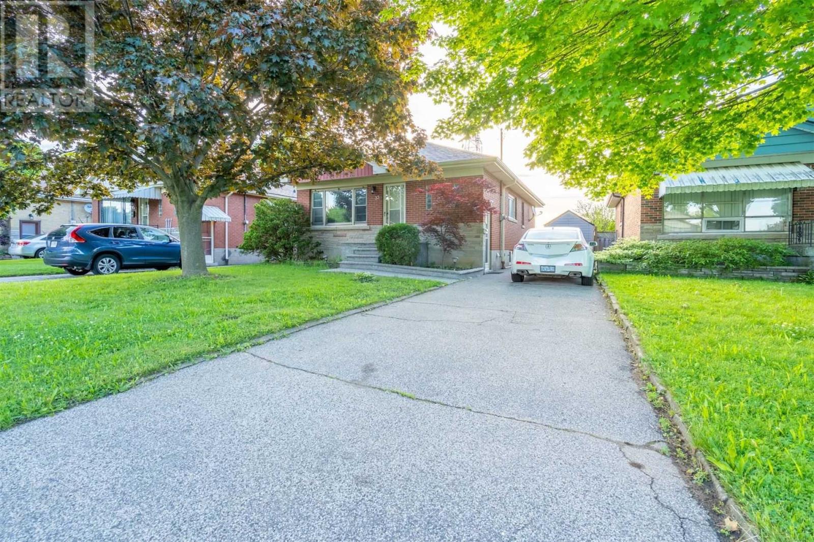 35 Radford Street, Hamilton, ON, L8S 3E5