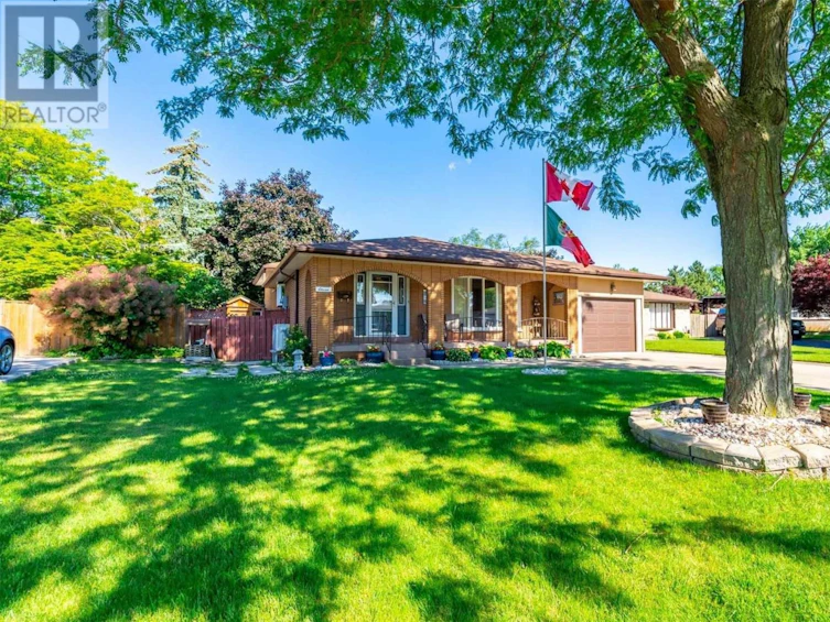 11 Redwood Court, Hamilton, ON, L8G 2Y3