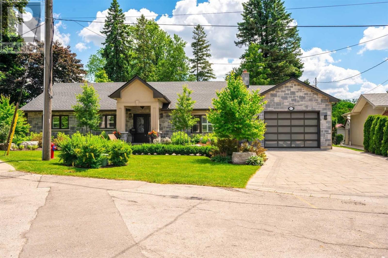 63 Middle Crest Street, Hamilton, ON, L9G 2P5