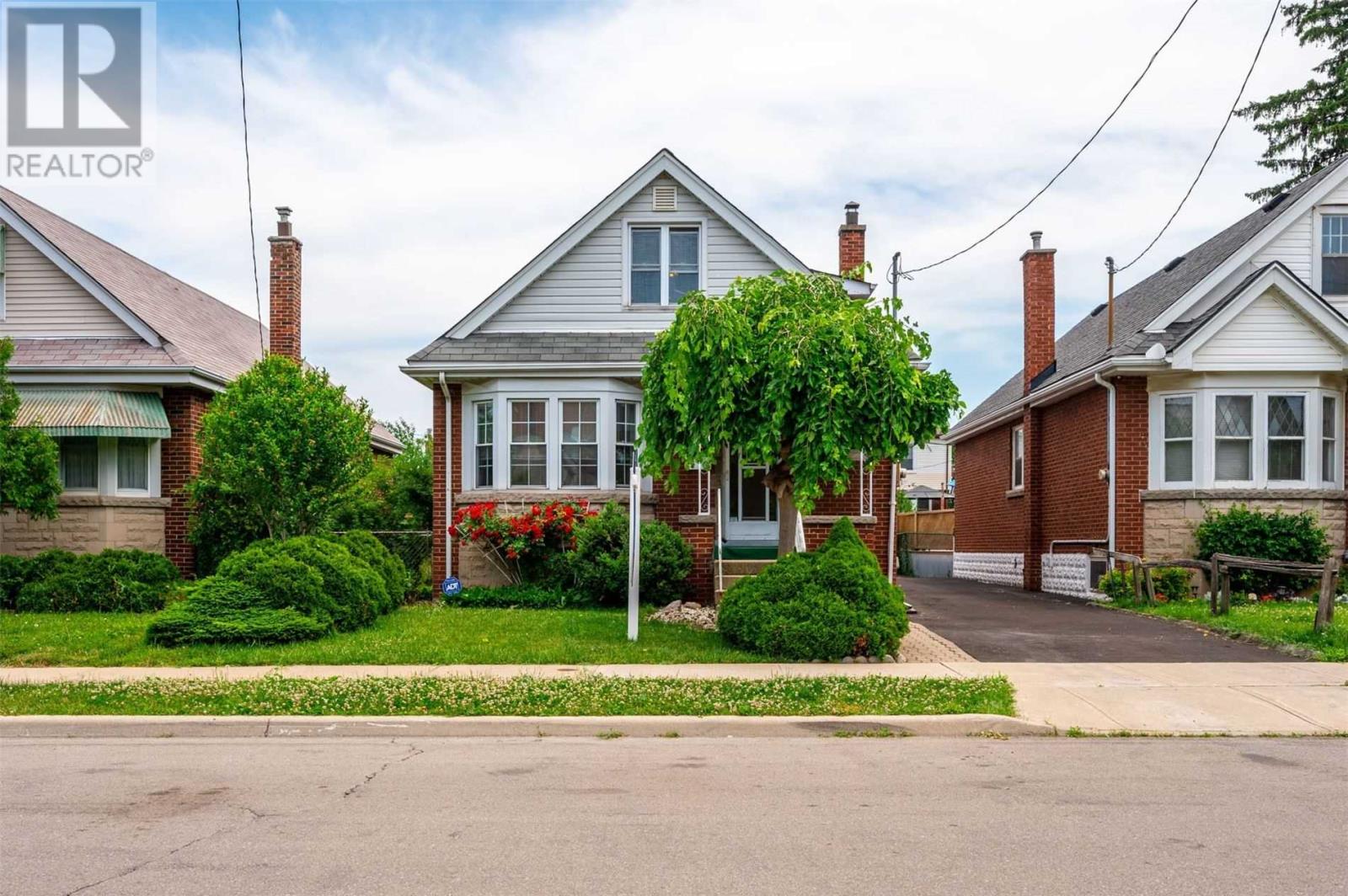 11 Edgemont Street South, Hamilton, ON, L8K 2H3