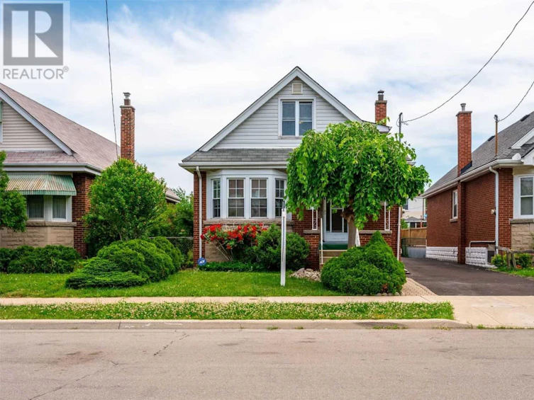 11 Edgemont Street South, Hamilton, ON, L8K 2H3