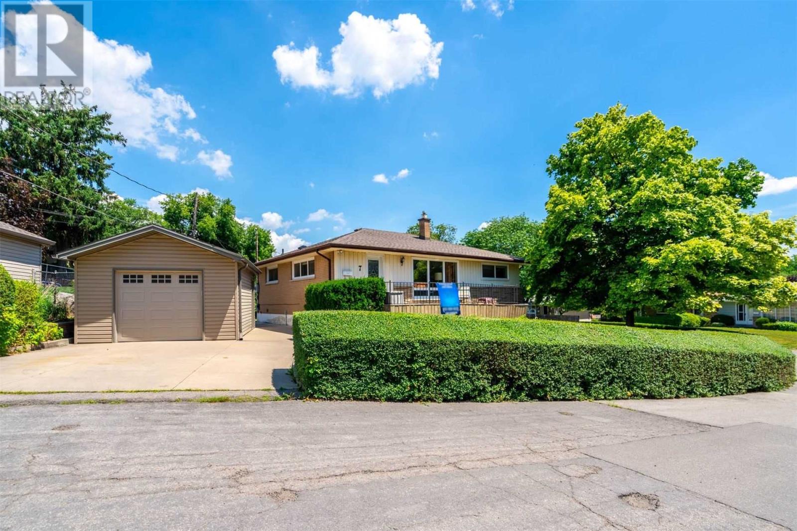 7 Sleepy Hollow Court, Hamilton, ON, L9H 1H4