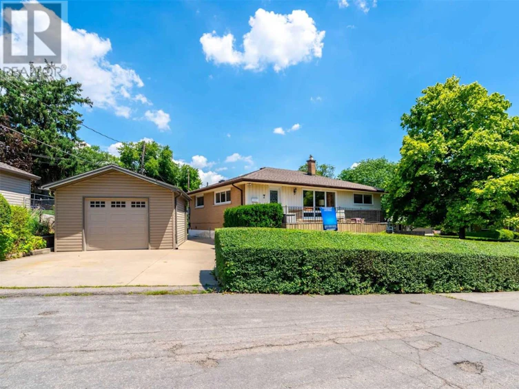 7 Sleepy Hollow Court, Hamilton, ON, L9H 1H4