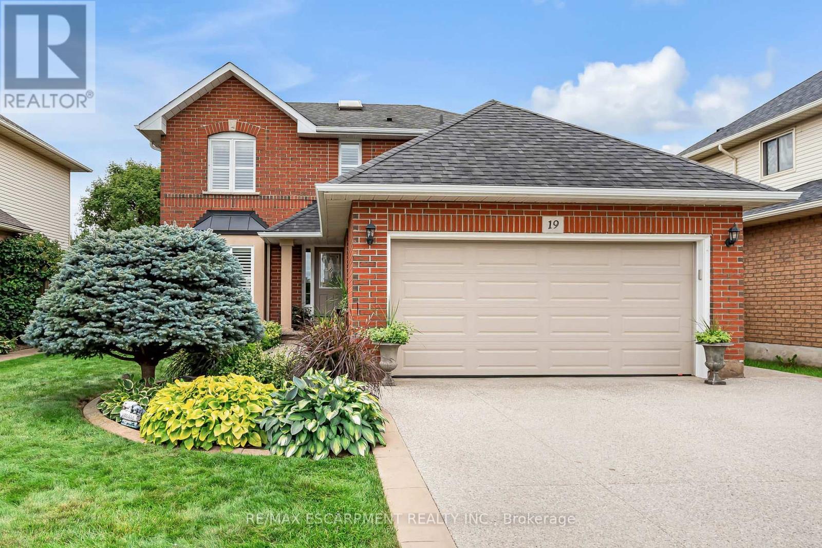19 Falconridge Drive, Hamilton, ON, L9B 2P2