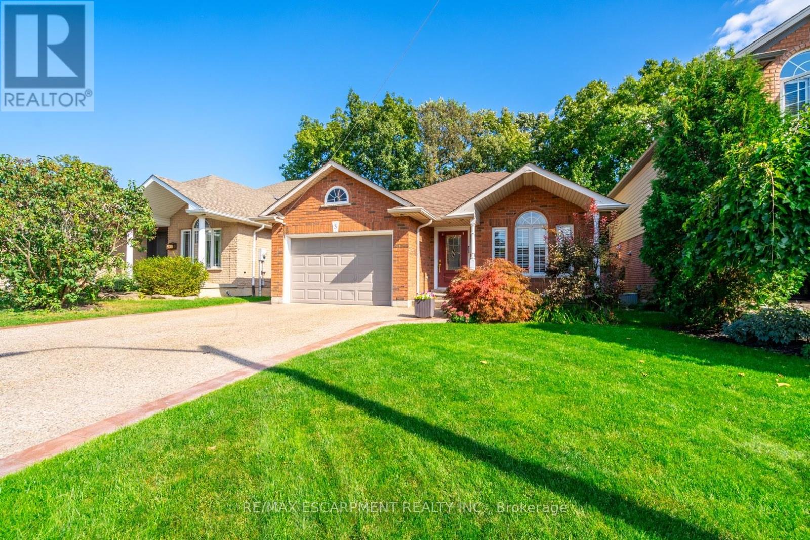 5 Benjamin Drive, Hamilton, ON, L9A 5J7