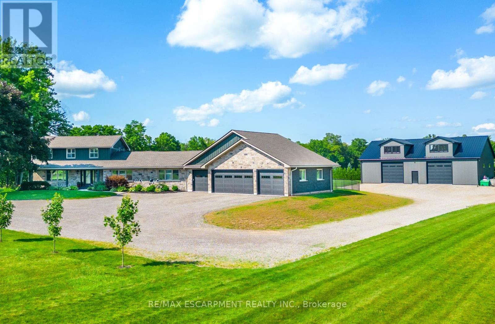 1566 Centre Road, Hamilton, ON, L8N 2Z7