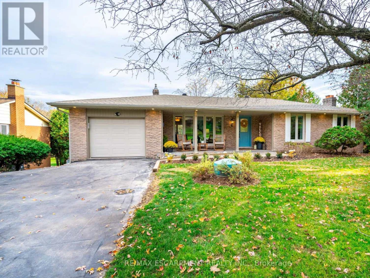4 Valleydale Court, Hamilton, ON, L9H 4Z8