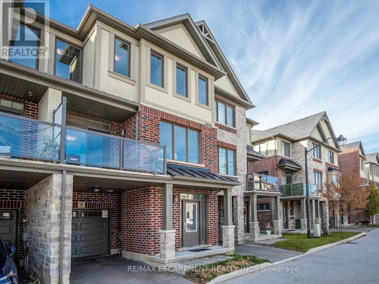 5 Hoffman Lane, Hamilton, ON, L9G 3K9