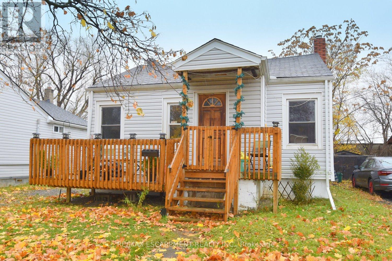 39 Plymouth Avenue, St. Catharines, ON, L2R 2X8