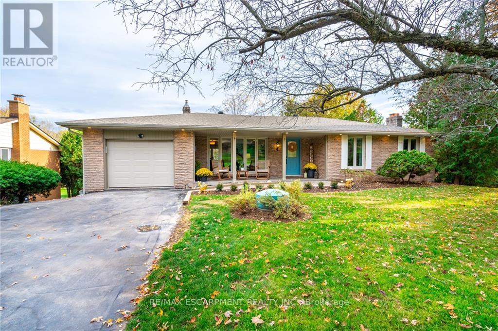4 Valleydale Court, Hamilton, ON, L9H 4Z8