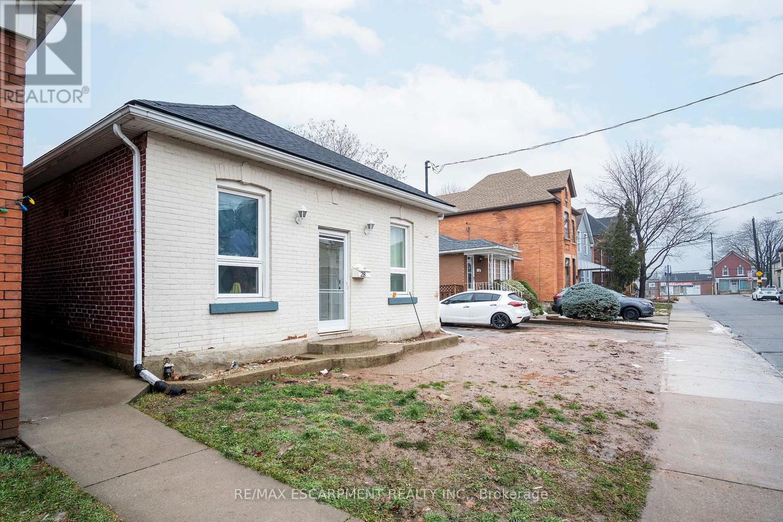 28 Oak Avenue, Hamilton, ON, L8L 5M8