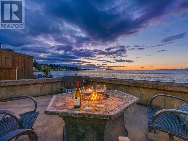 W-2955 West Island Highway, Qualicum Beach, BC, V9K 2H2