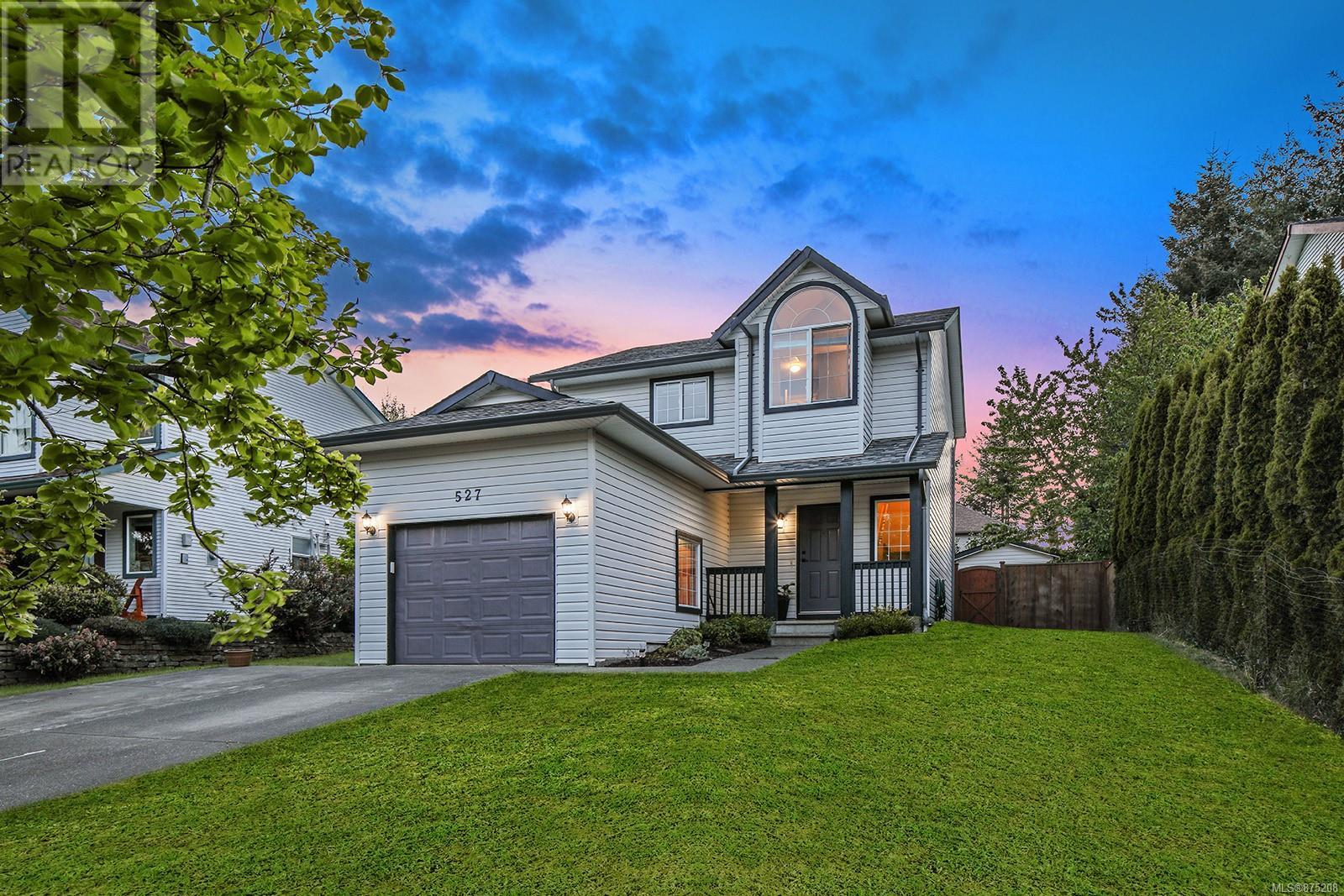 527 Deerwood Place, Comox, BC, V9M 4G3
