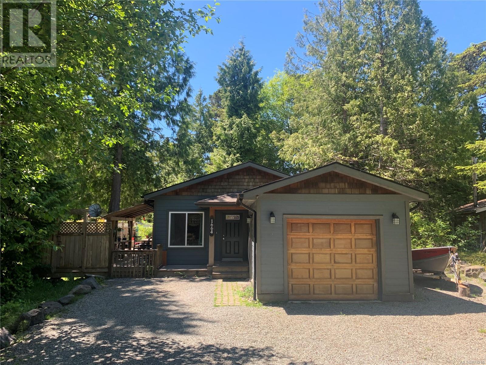 1664 Bay Street, Ucluelet, BC, V0R 3A0
