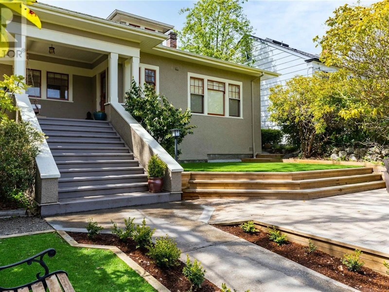 1576 Hampshire Road, Oak Bay BC V8R 5T5