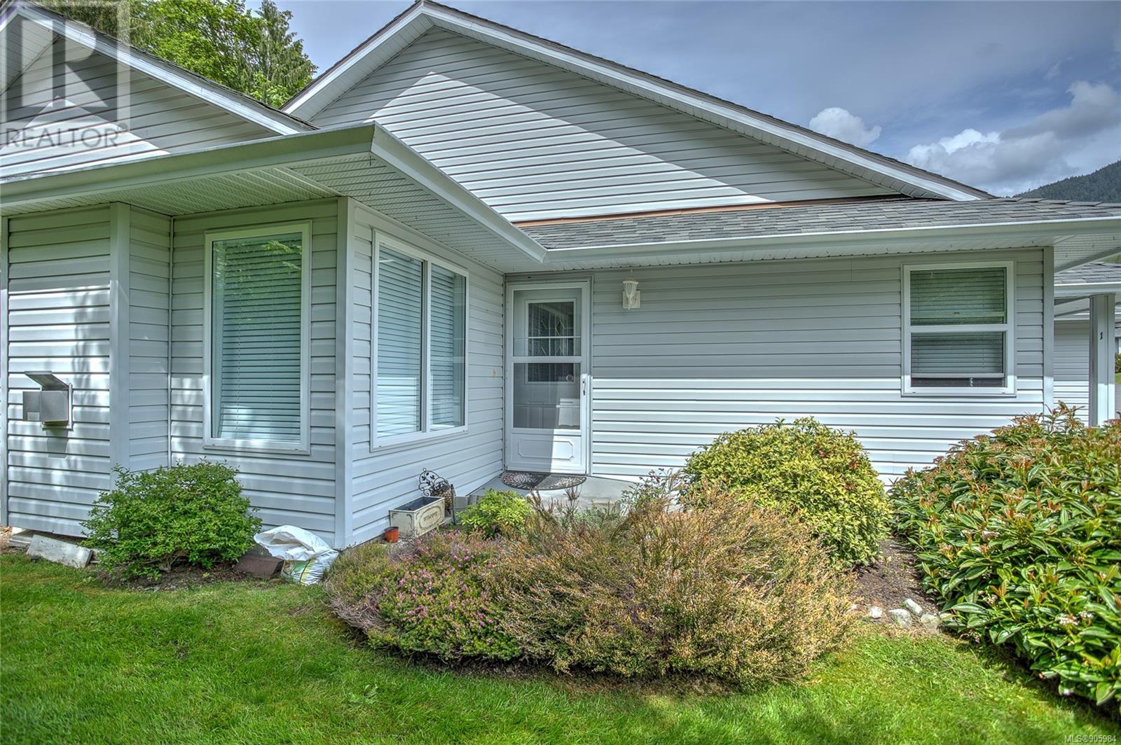 1-300 Grosskleg Way, Lake Cowichan, BC, V0R 2G1
