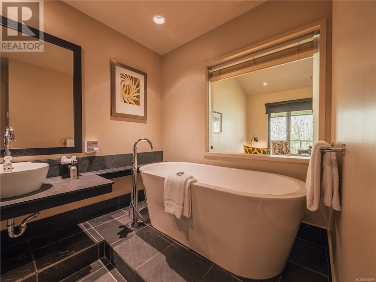 424-596 Marine Drive, Ucluelet, BC, V0R 3A0 - 3