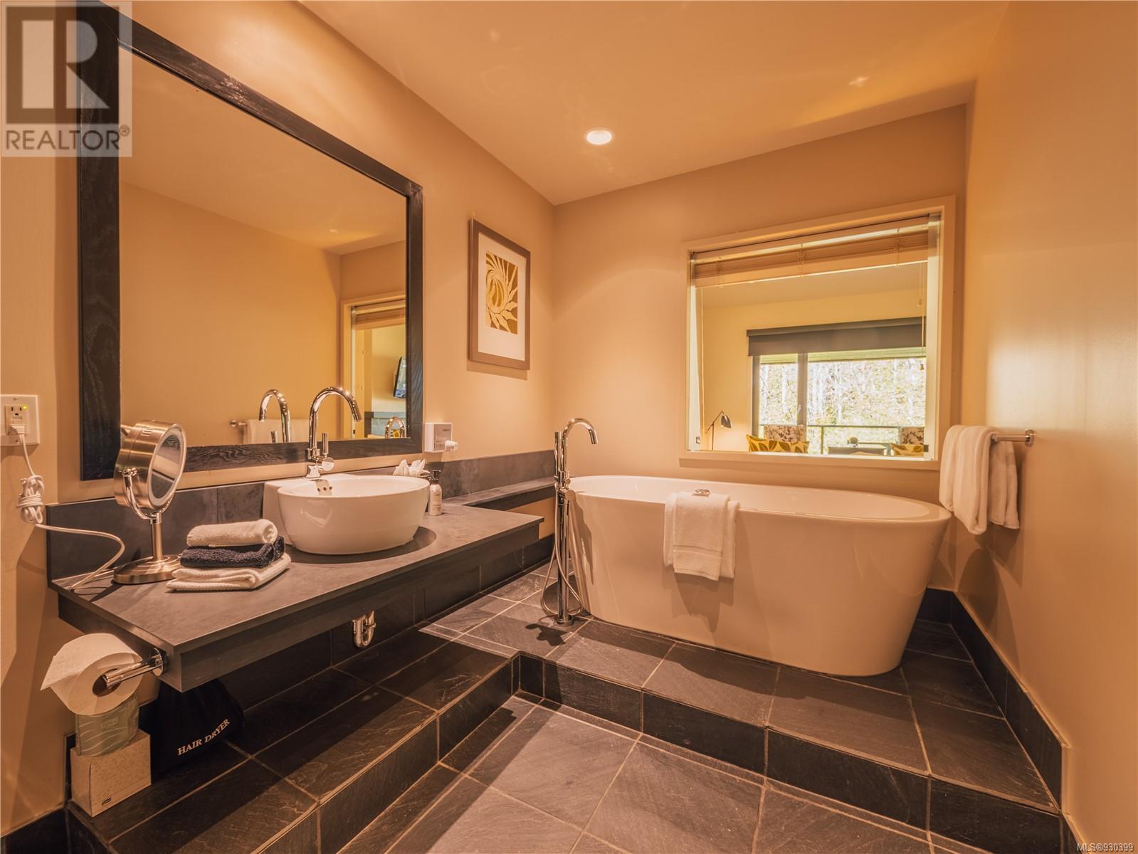 424-596 Marine Drive, Ucluelet, BC, V0R 3A0 - 9