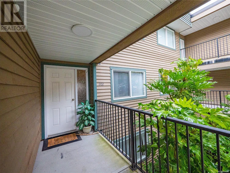 202-250 Hemlock Street, Ucluelet, BC, V0R 3A0