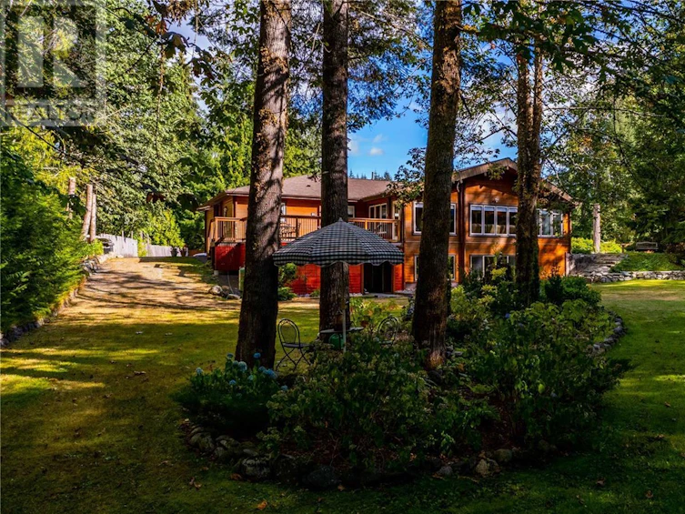 6744 Wall Street, Honeymoon Bay, BC, V0R 1Y0