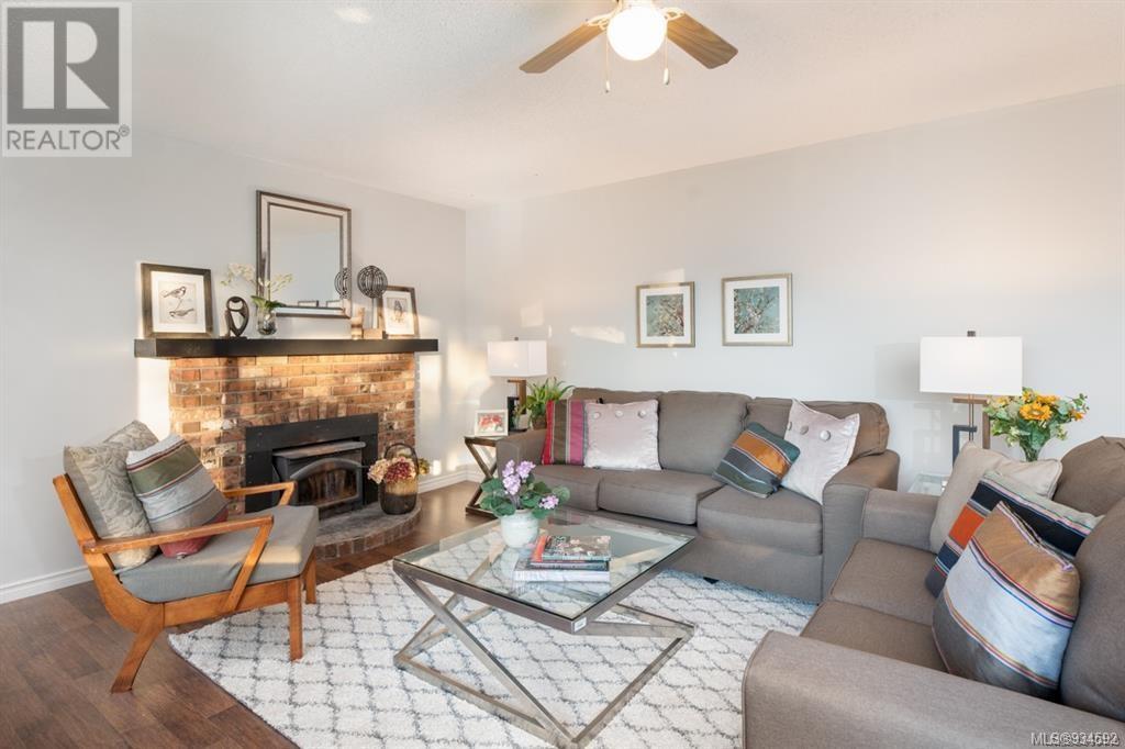 3538 Foxglove Road, Hilliers, BC, V9K 1V8