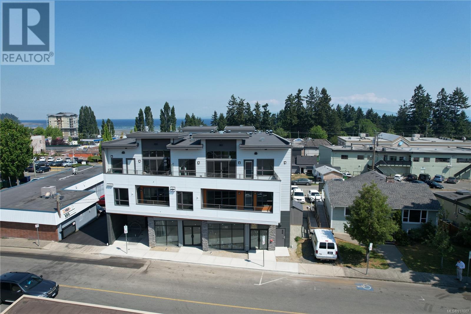 202-113 East Hirst Avenue, Parksville, BC, V9P 1K3