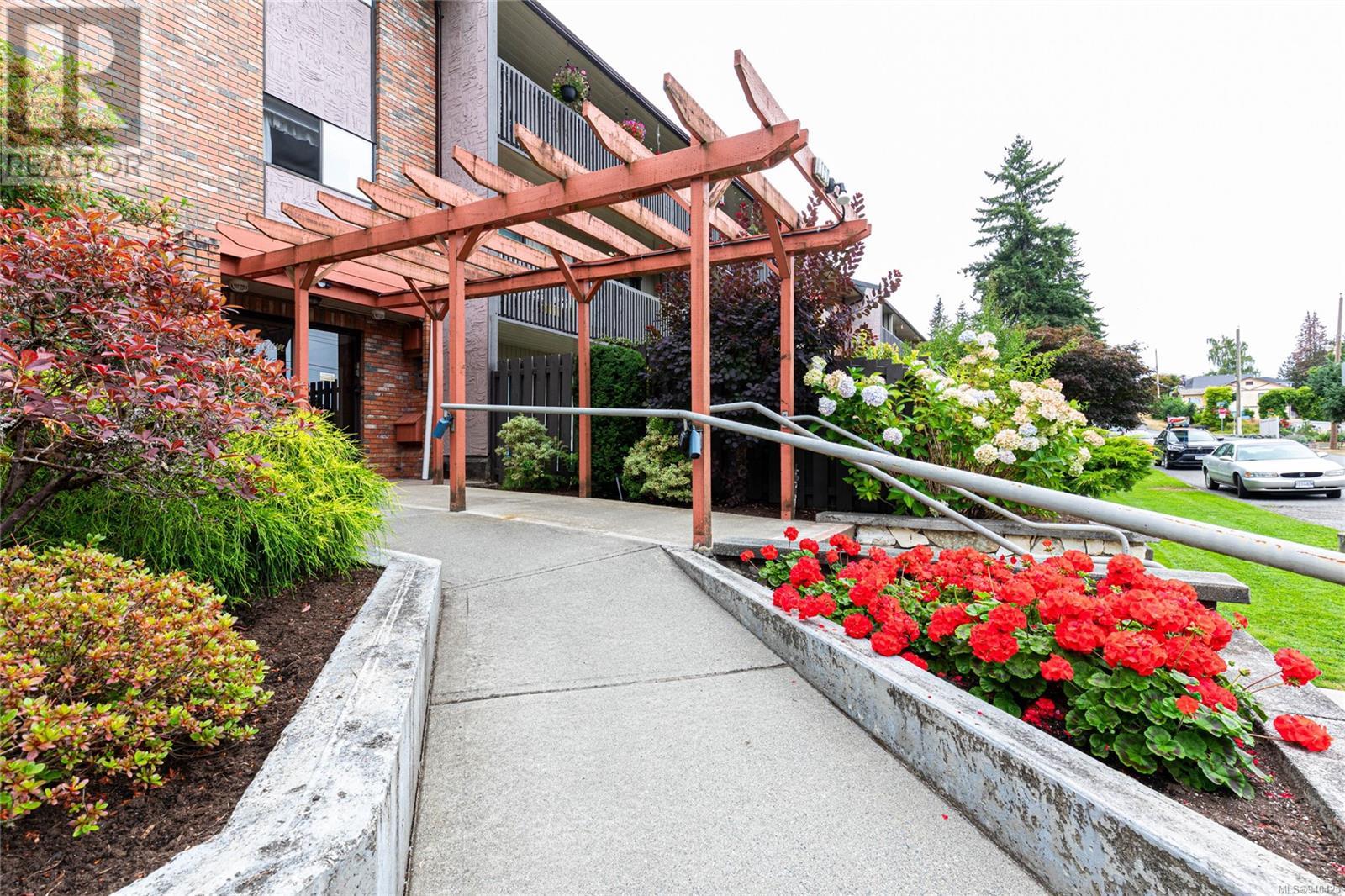 305-130 East Sunningdale Road, Qualicum Beach, BC, V9K 1P6