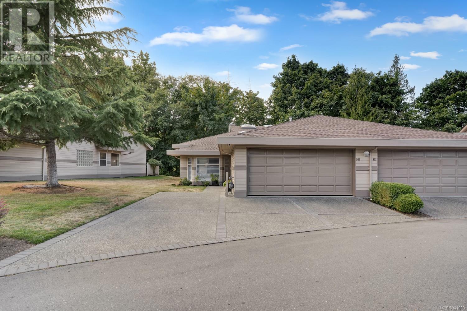 904 Lakes Boulevard, French Creek, BC, V9P 2P8