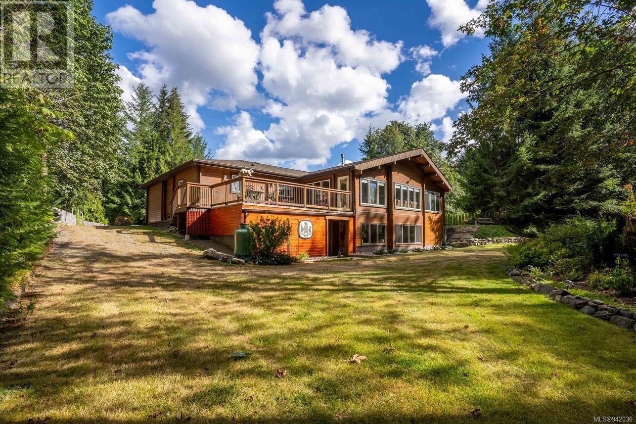 6744 Wall Street, Honeymoon Bay, BC, V0R 1Y0
