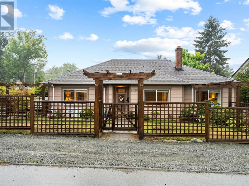 3884 Cumberland Road, Saanich BC V8P 3J3