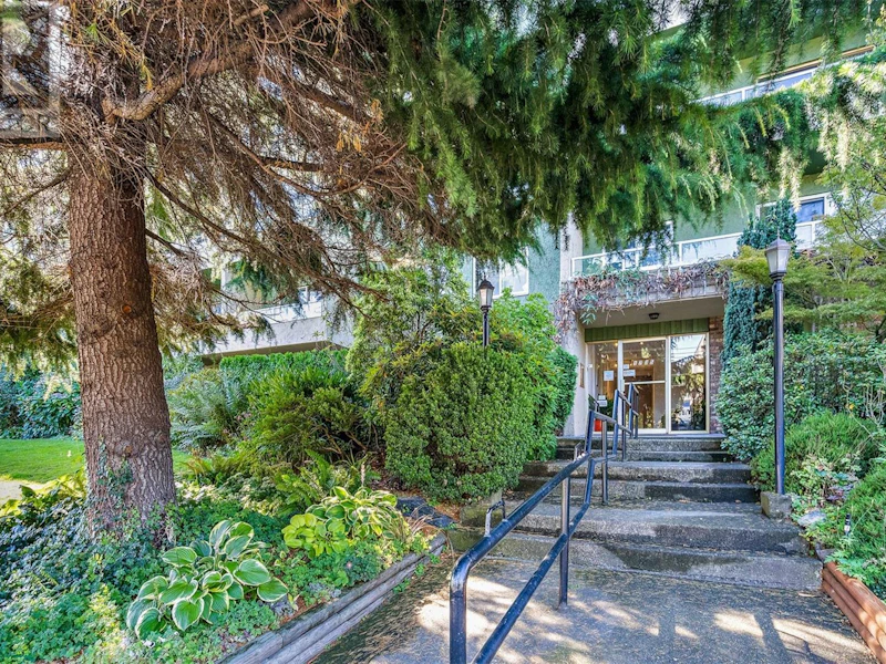 305 - 1235 Johnson Street, Victoria BC V8V 3N9