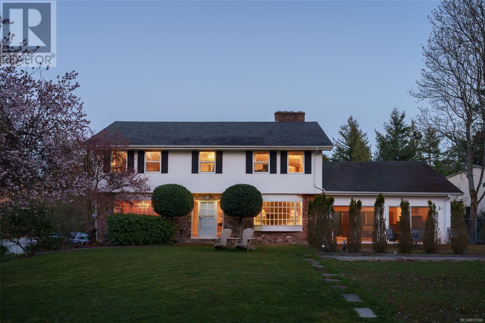 1908 Ferndale Road, Saanich, BC, V8N 2Y3