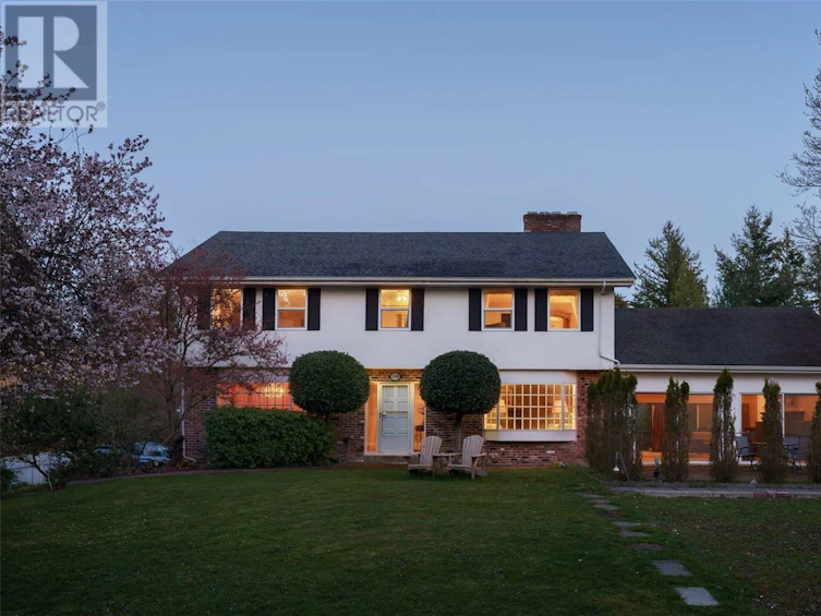 1908 Ferndale Road, Saanich, BC, V8N 2Y3