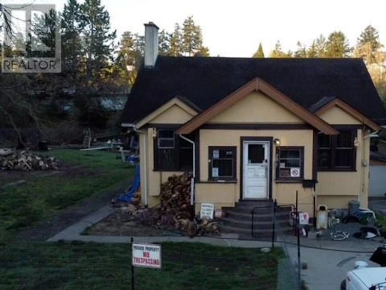 701 Violet Avenue, Saanich, BC, V8Z 2R4