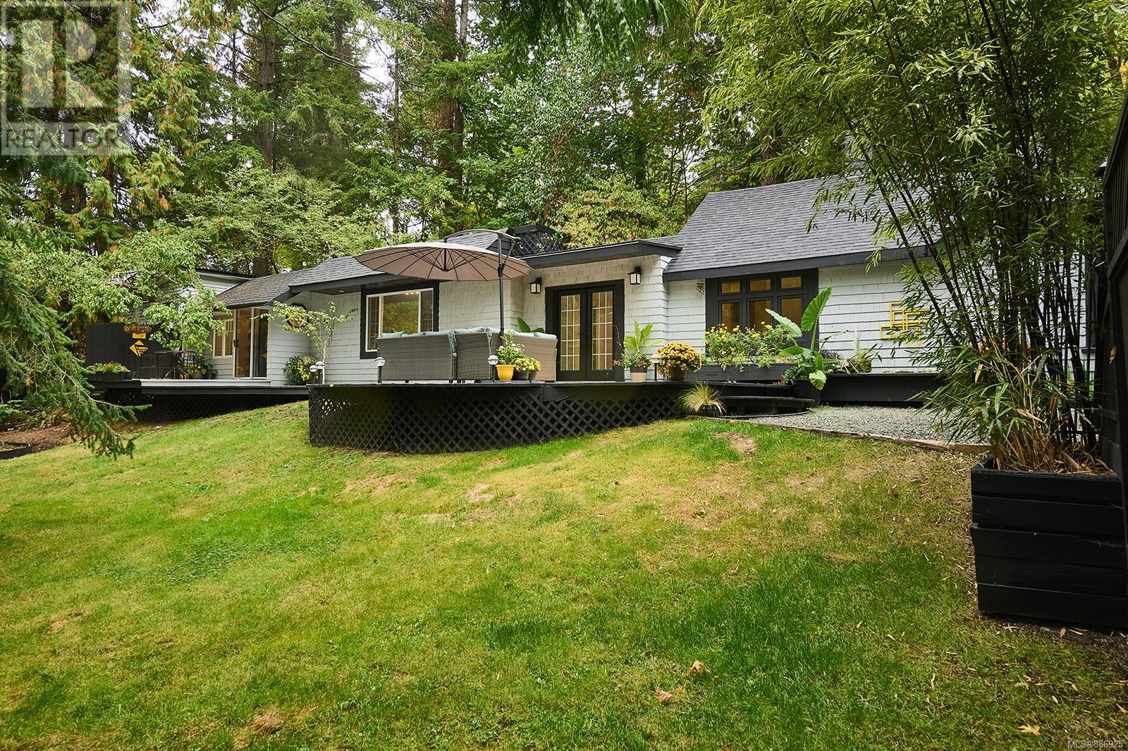 558 Birch Road, North Saanich, BC, V8L 5S2