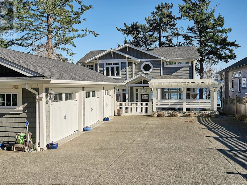 2557 Beaufort Road, Sidney BC V8L 2K2