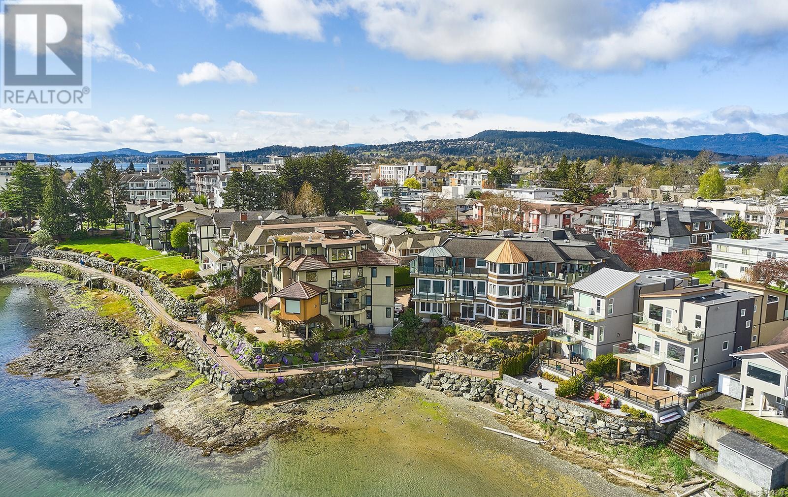 101-9959 Third Street, Sidney, BC, V8L 3B1