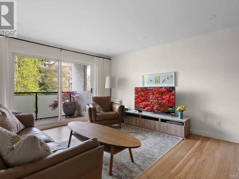 302 - 1151 Oscar Street, Victoria BC V8V 2X5
