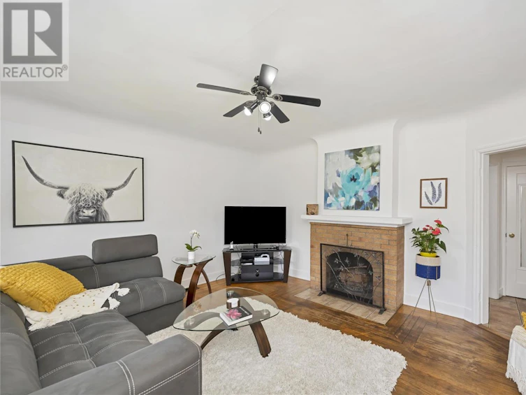 2855 Admirals Road, Saanich, BC, V9A 2R4
