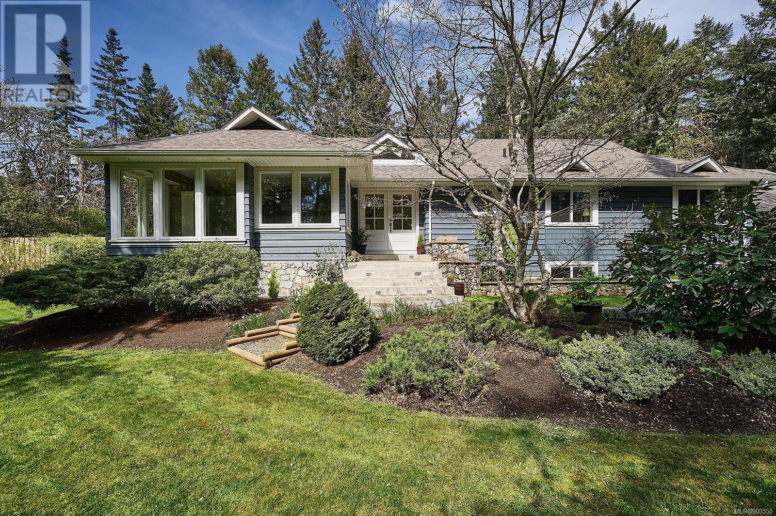 642 Cromarty Avenue, North Saanich, BC, V8L 5G6