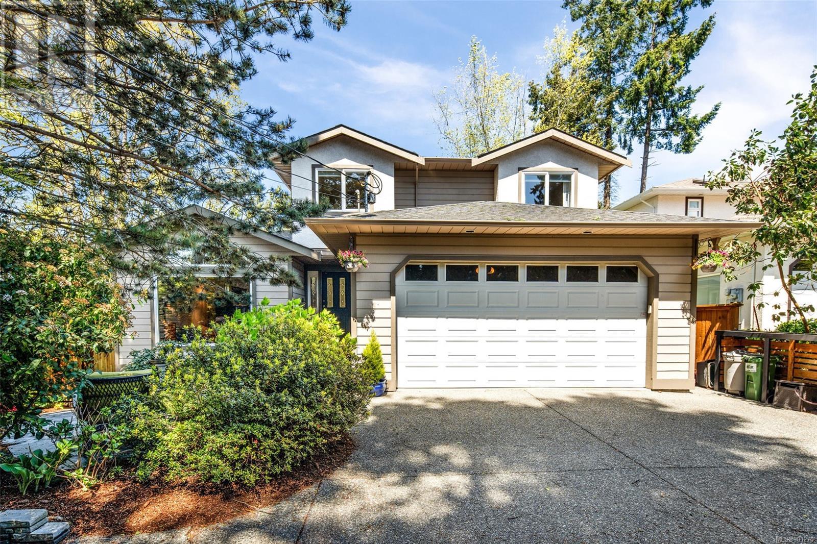 1026 Parkway Drive, Central Saanich, BC, V8M 1C8