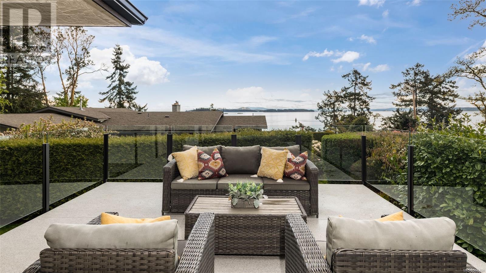 10498 Jocelyn Place, Sidney, BC, V8L 2P5